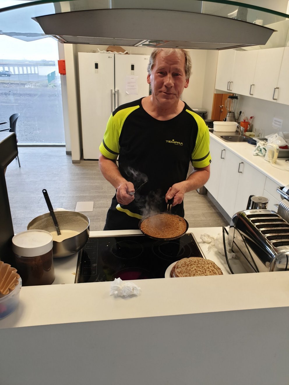 Þegar pönnukökur bakast